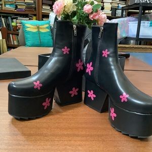 Lamoda - Can’t Hold Us Platform Boots - size 7 -  brand new